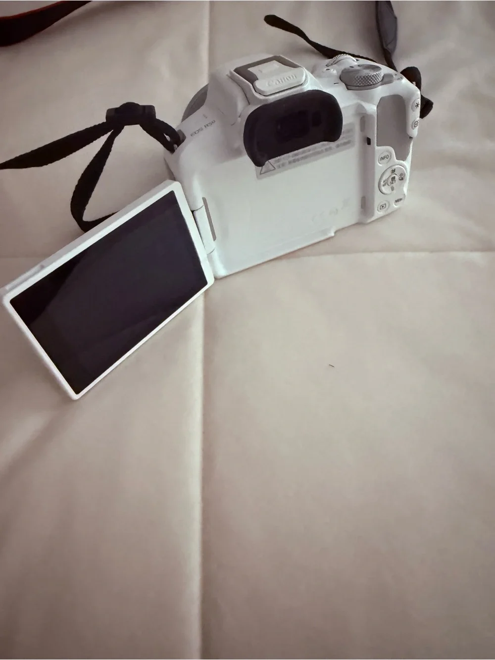 Canon EOS R50 White Mirrorless Camera + RF-S 18-45mm Lens | Like New